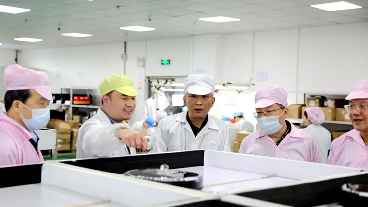 省人大常委會(huì)委員、省人大財(cái)政經(jīng)濟(jì)委員會(huì)主任委員張亦賢一行調(diào)研炬神電子