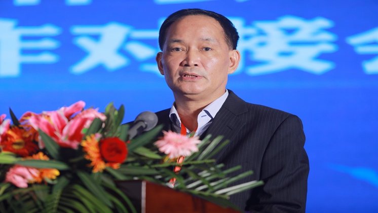 【開(kāi)放郴州·相約湘臺(tái)會(huì)】市委副書記、代市長(zhǎng)吳巨培為炬神電子點(diǎn)贊，公司董事長(zhǎng)楊譓鵬大會(huì)發(fā)言