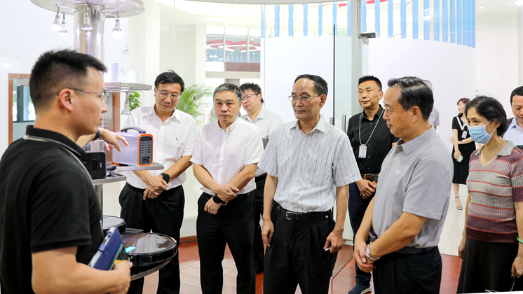 全國(guó)政協(xié)委員（廣東省委原常委、省紀(jì)委原書記）黃先耀一行考察炬神電子